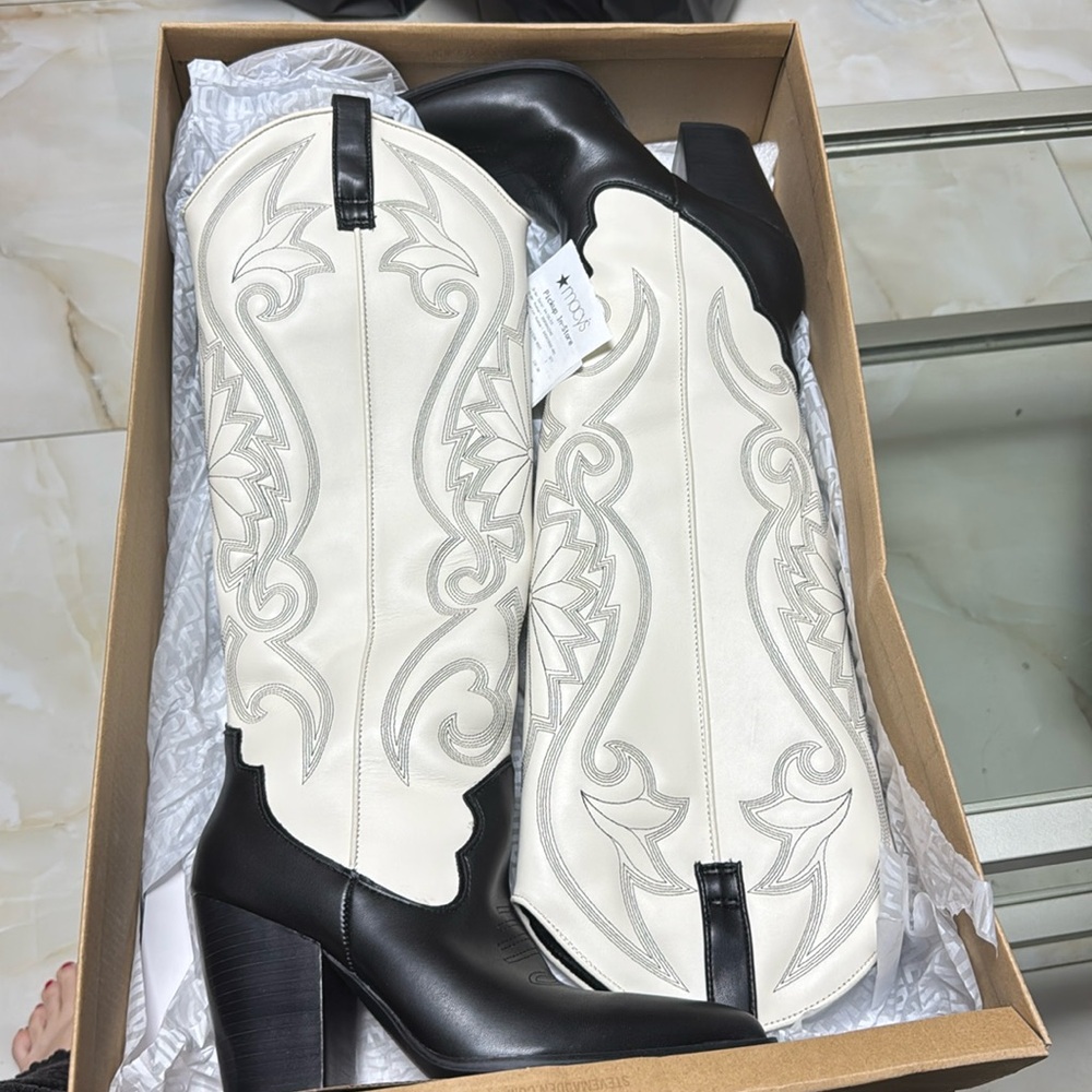 Lasso Cowboy Boot